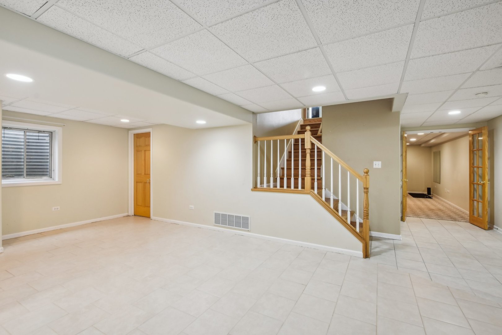 1608 Prairieview Boulevard Bolingbrook, IL 60490 - Photo 40 of 55 a view of an empty room with a window