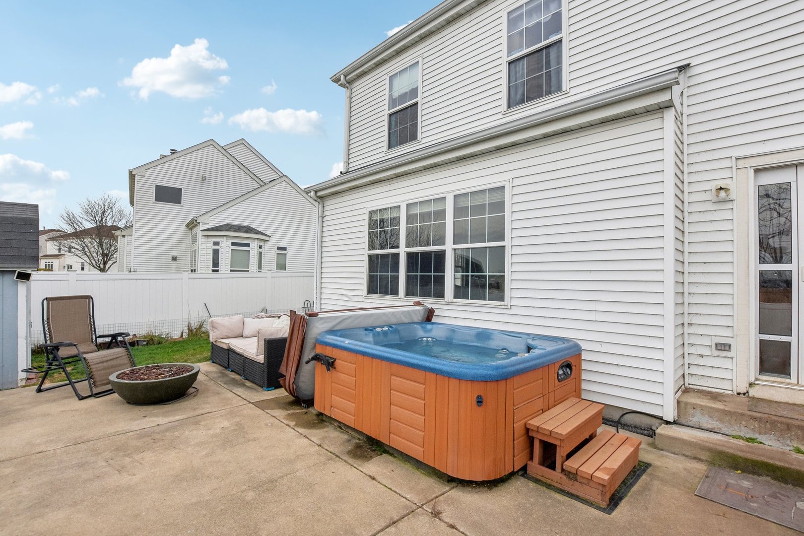 1608 Prairieview Boulevard Bolingbrook, IL 60490 - Photo 44 of 55 a house view with a seating space
