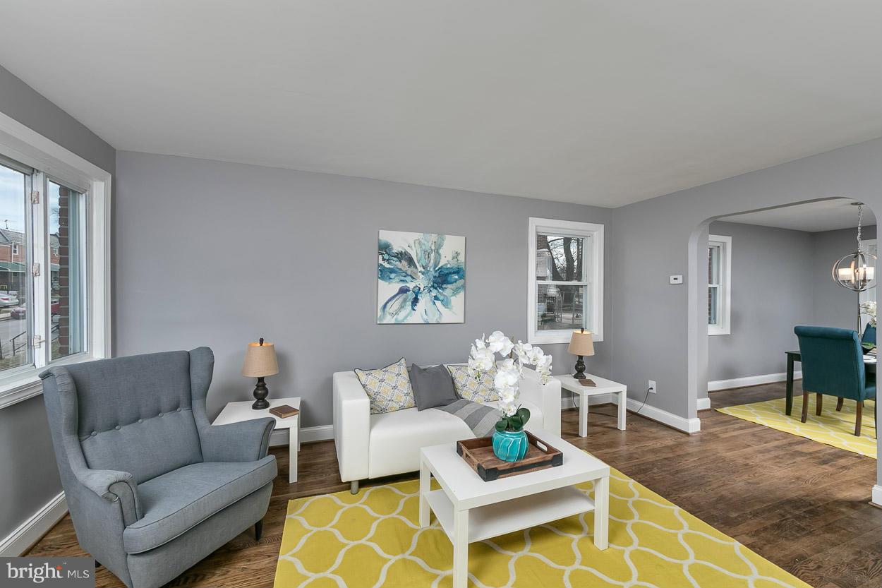 1018 Stamford Road Baltimore, MD 21229 - Photo 15 of 30 Living Room