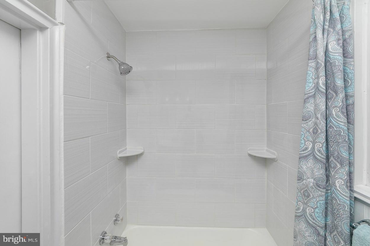 1018 Stamford Road Baltimore, MD 21229 - Photo 25 of 30 Bath (Master)