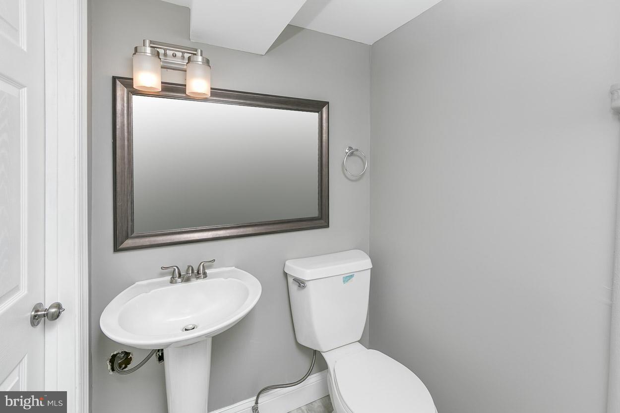 1018 Stamford Road Baltimore, MD 21229 - Photo 29 of 30 Bath