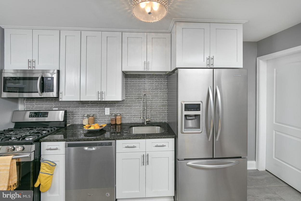 1018 Stamford Road Baltimore, MD 21229 - Photo 8 of 30 Kitchen