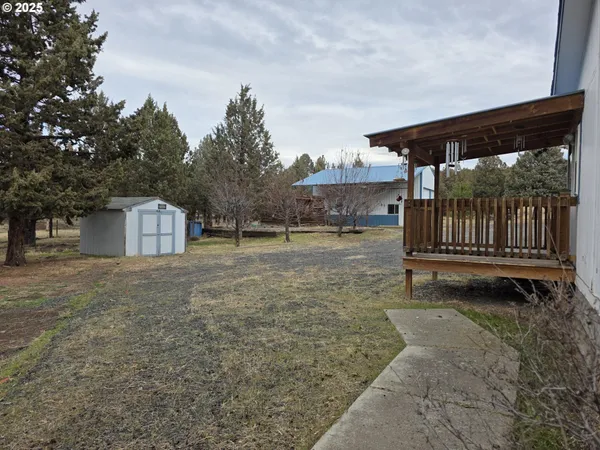 a view of a small house with a yard