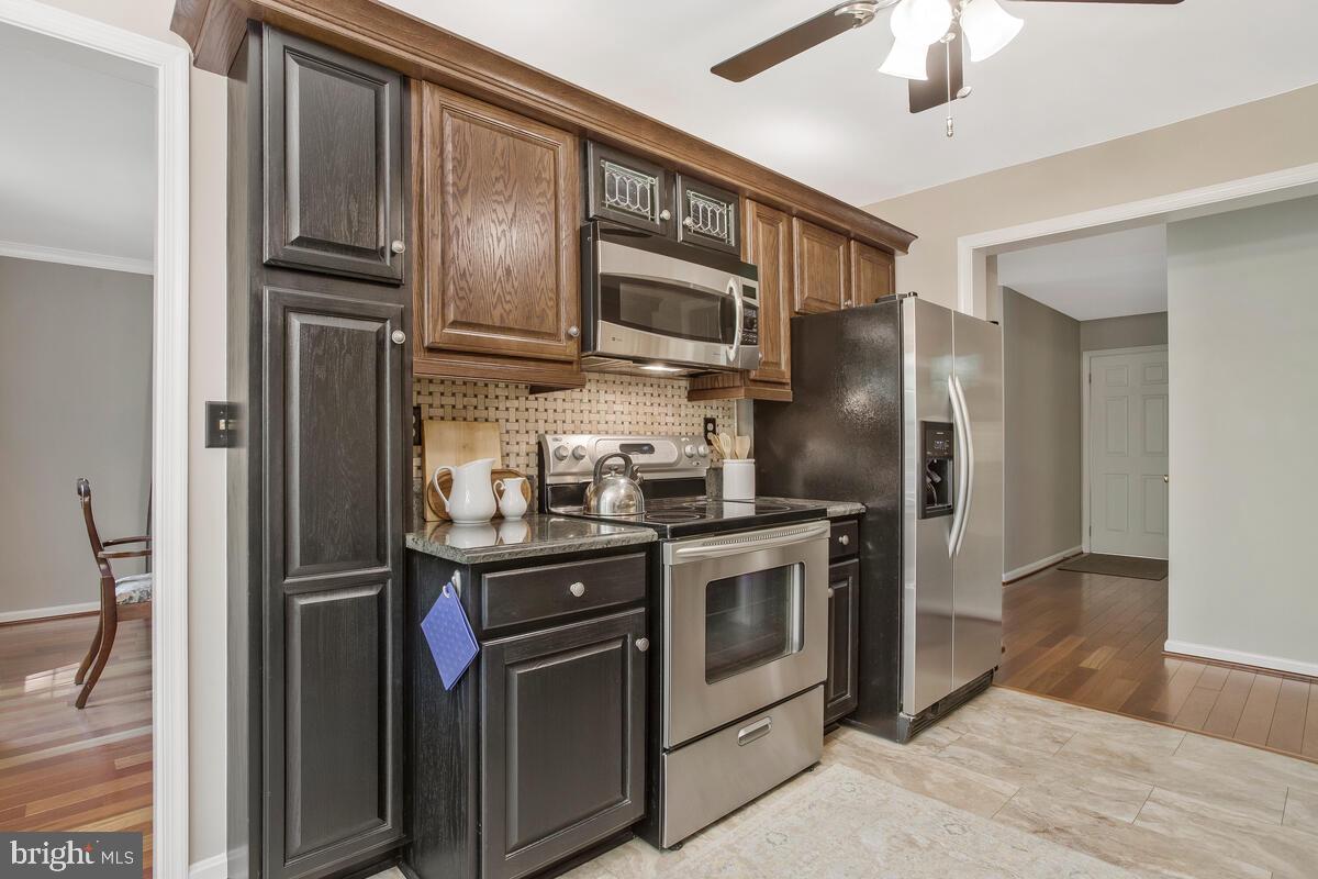 1750 Maple Avenue Hanover, MD 21076 - Photo 11 of 41 Stainless steel appliances