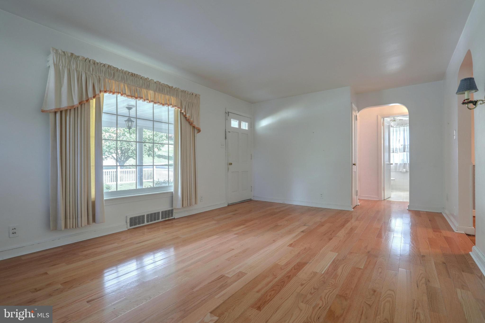 412 Corbin Road York, PA 17403 - Photo 4 of 36