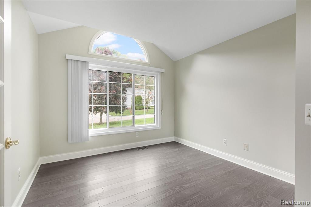 3327 Fairgrove Terrace Rochester Hills, MI 48309 - Photo 11 of 55