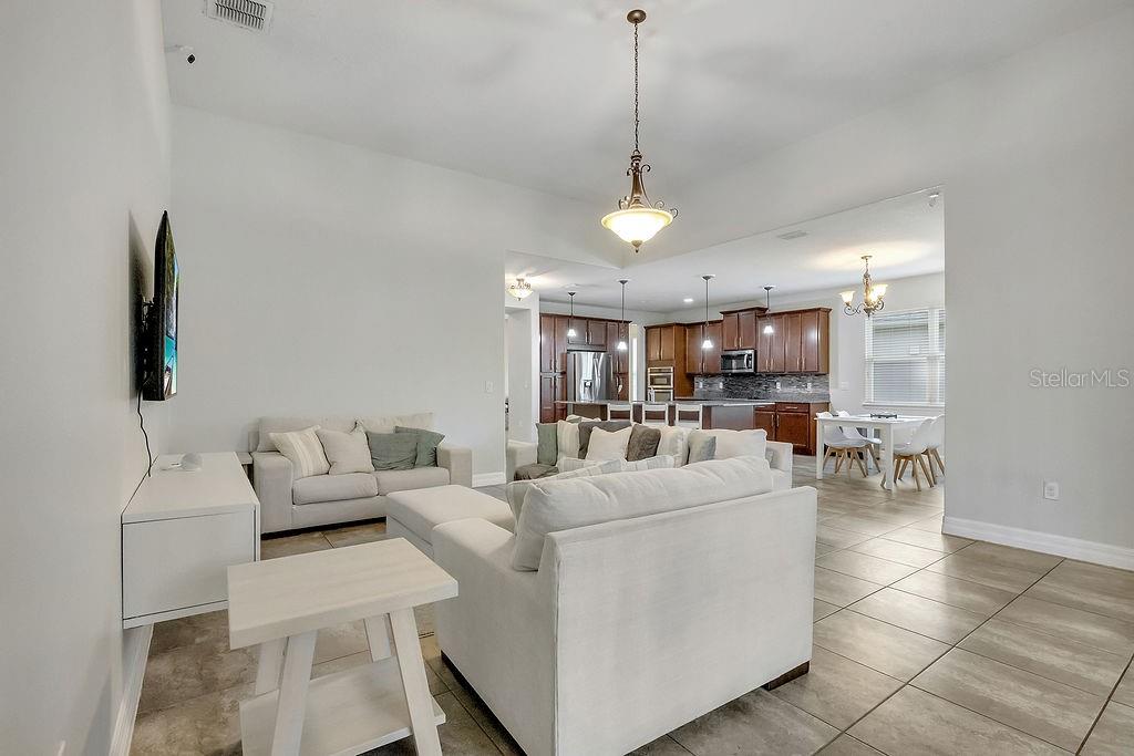 2450 Chateau Loop Kissimmee, FL 34741 - Photo 7 of 39