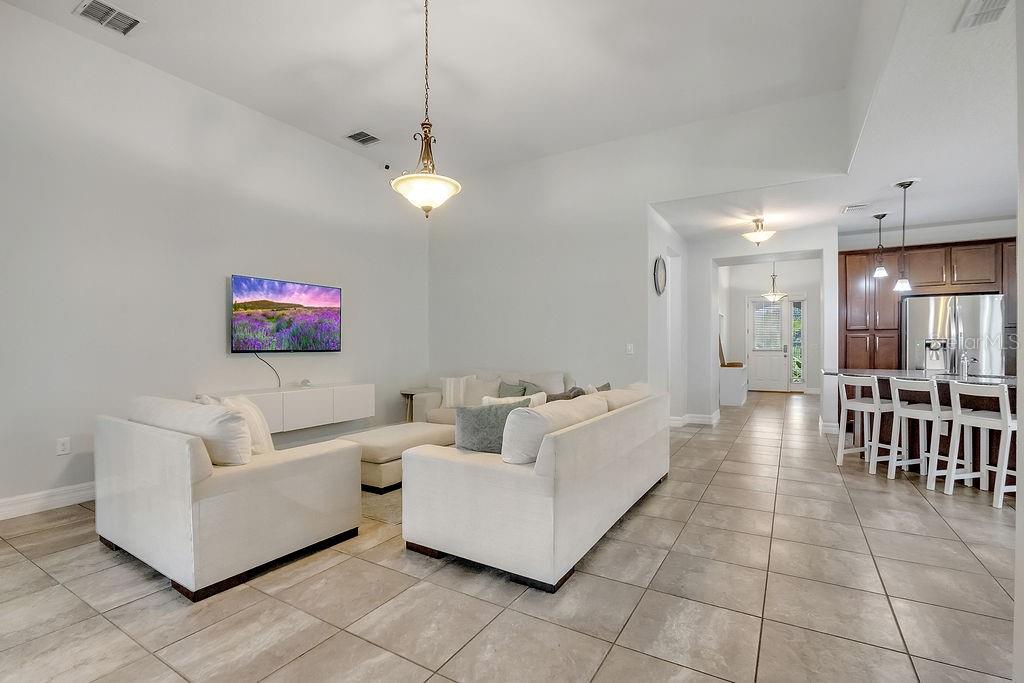 2450 Chateau Loop Kissimmee, FL 34741 - Photo 8 of 39