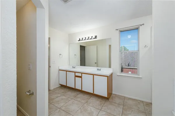 $2,199 | 234 Baylor Drive, Glenn Heights, TX 75154