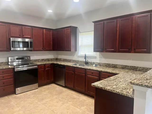 $2,000 | 411 Serene Court, Crestview, FL 32539