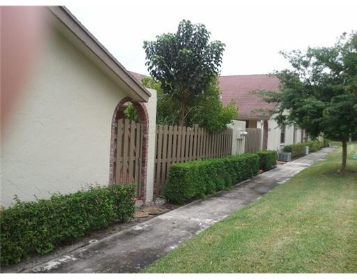 23360 Southwest 53rd Avenue, Unit H Boca Raton, FL 33433 - Photo 2 of 10 Exterior Front