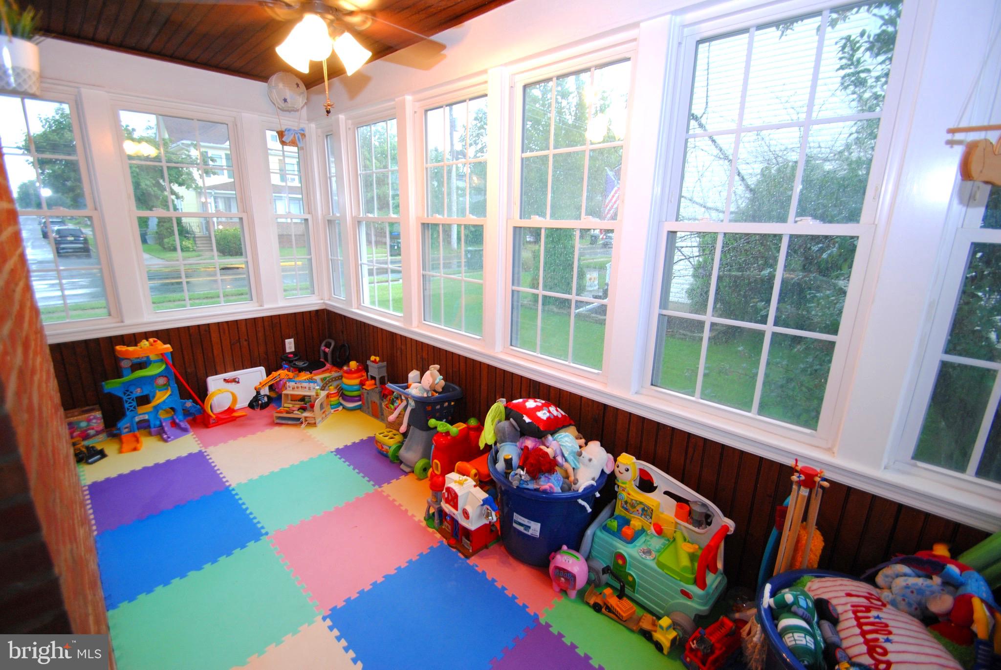 828 Salem Road Burlington, NJ 08016 - Photo 11 of 30 Sun Porch