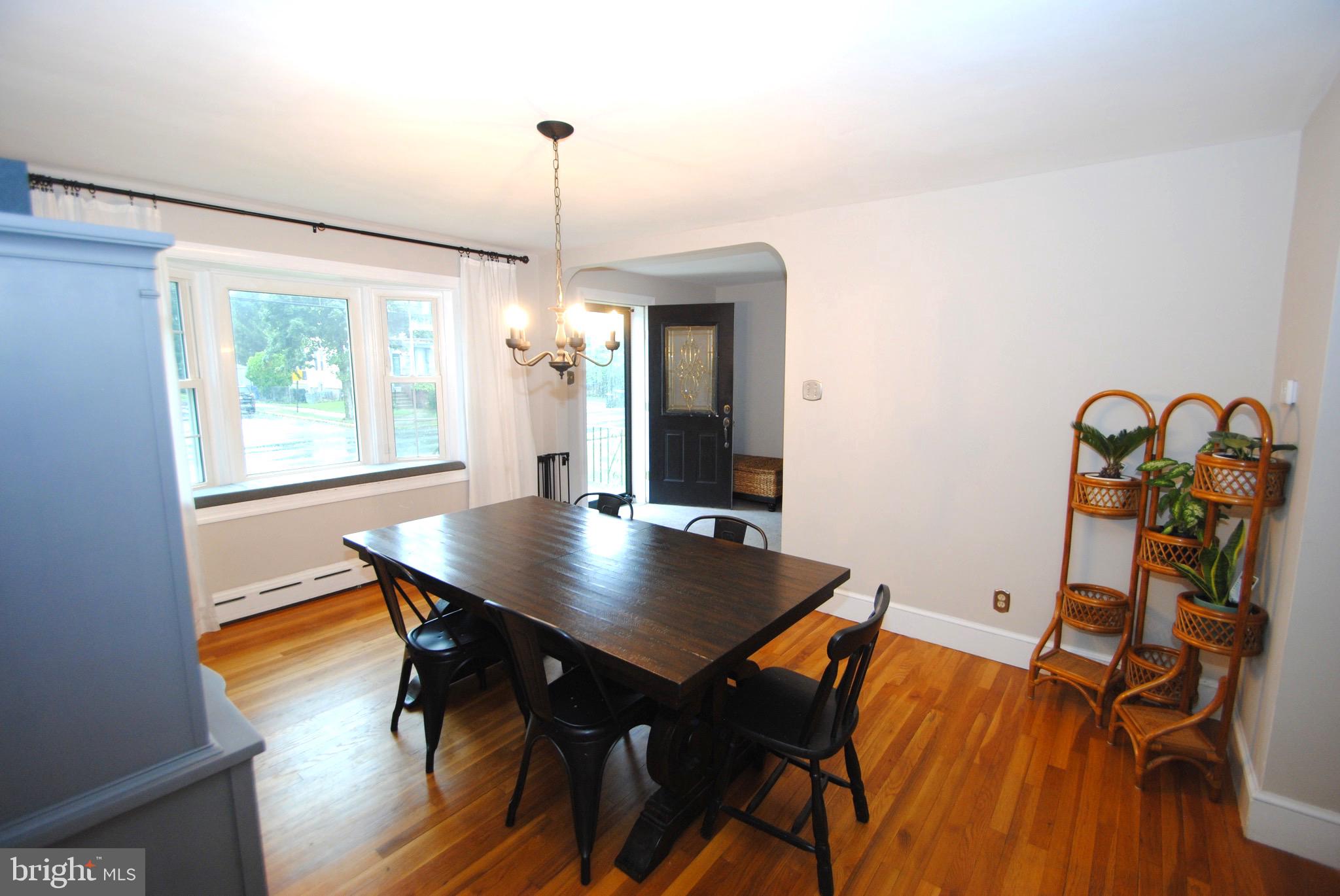 828 Salem Road Burlington, NJ 08016 - Photo 7 of 30 Dining room