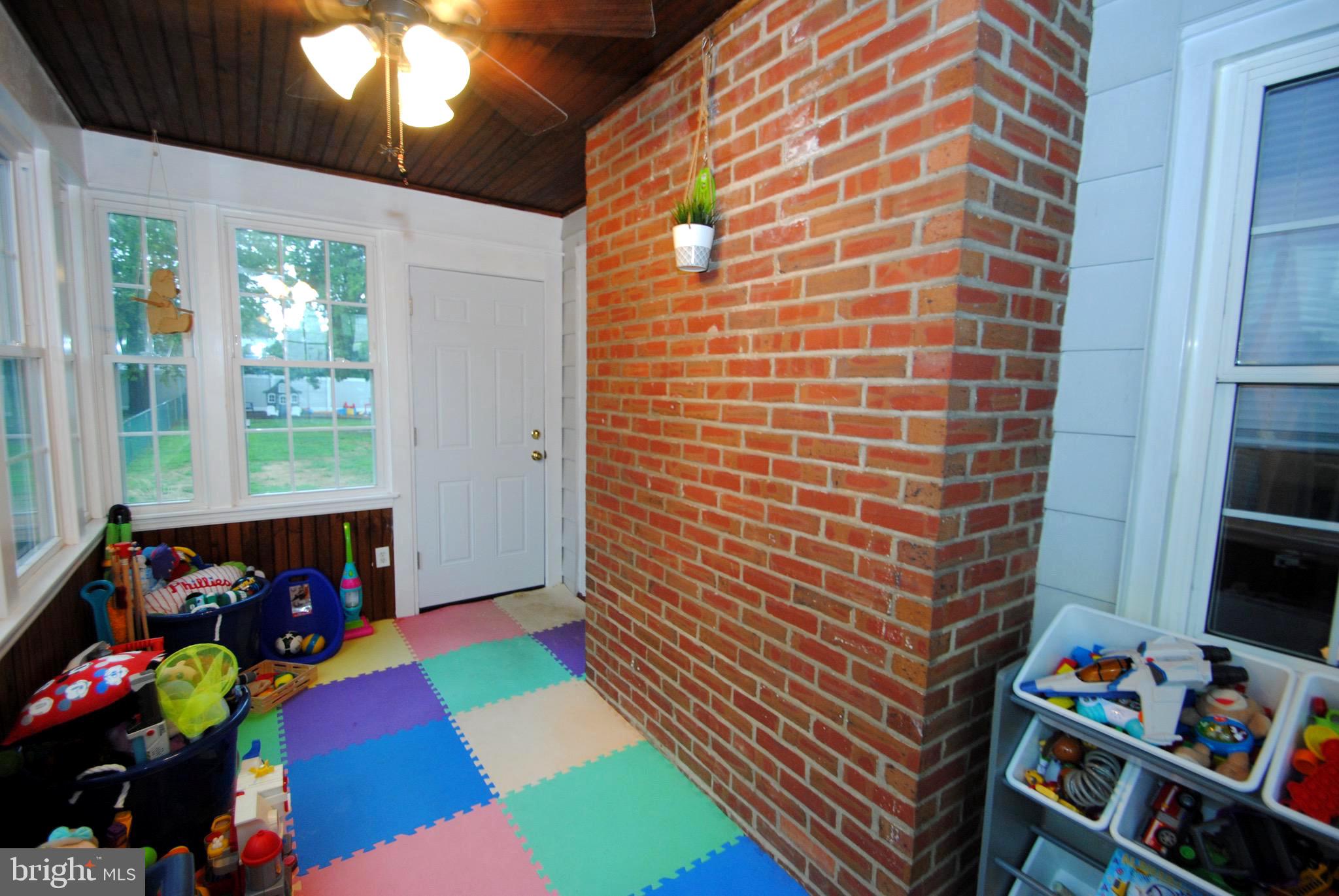 828 Salem Road Burlington, NJ 08016 - Photo 10 of 30 Sun Porch