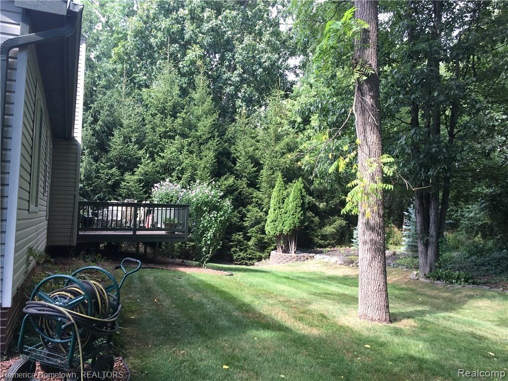 108 Chestnut Ridge Walled Lake, MI 48390 - Photo 2 of 11 PRIVATE BACK YARD! LOTS OF TREES!