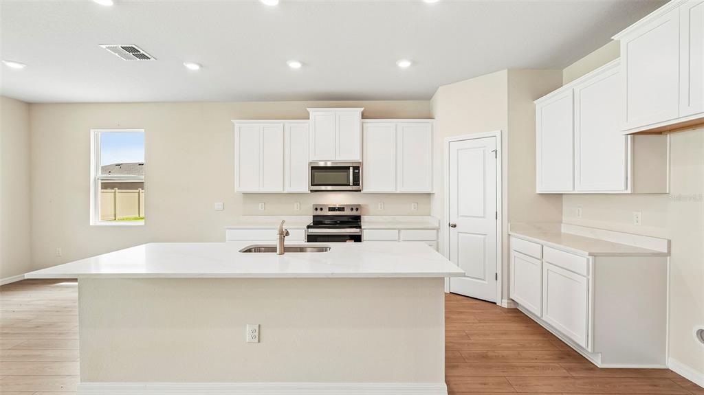 10734 Rabbit Grove Trail Palmetto, FL 34221 - Photo 6 of 39