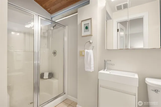 $1,350,000 | 16042 Lake Hills Boulevard, Bellevue, WA 98008