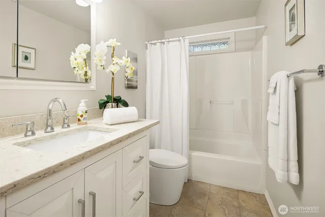 $1,350,000 | 16042 Lake Hills Boulevard, Bellevue, WA 98008