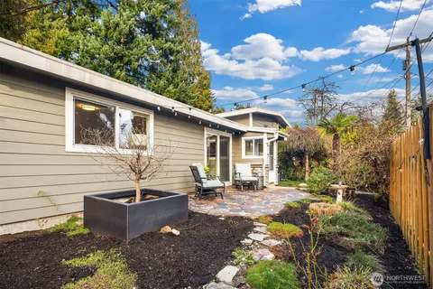 $1,350,000 | 16042 Lake Hills Boulevard, Bellevue, WA 98008