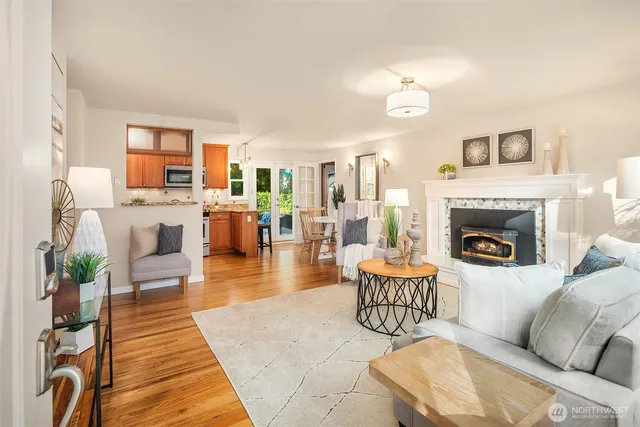 $1,350,000 | 16042 Lake Hills Boulevard, Bellevue, WA 98008