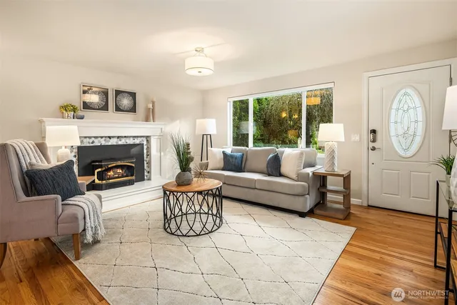 $1,350,000 | 16042 Lake Hills Boulevard, Bellevue, WA 98008