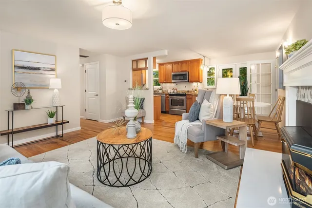 $1,350,000 | 16042 Lake Hills Boulevard, Bellevue, WA 98008