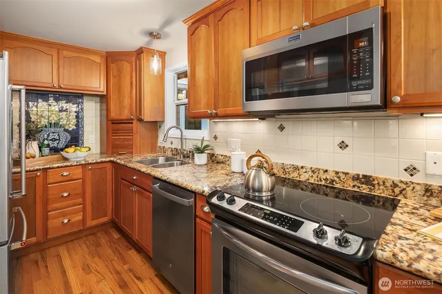 $1,350,000 | 16042 Lake Hills Boulevard, Bellevue, WA 98008