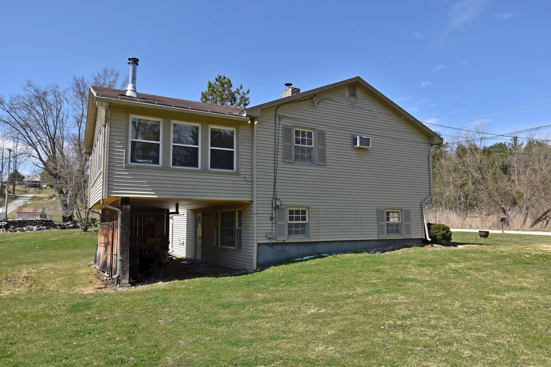 28 Randall Park Road Pittsford, VT 05763 - Photo 3 of 40