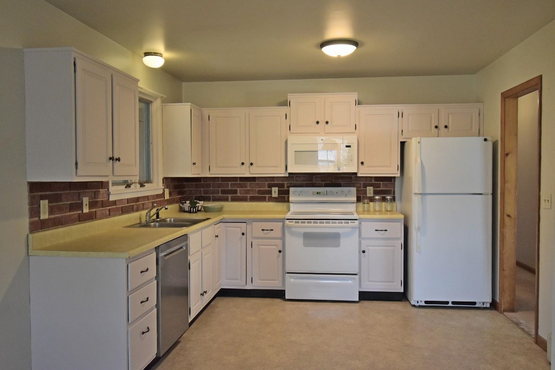 28 Randall Park Road Pittsford, VT 05763 - Photo 7 of 40