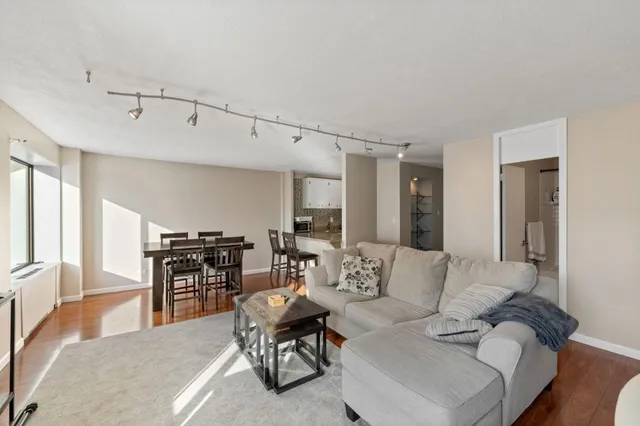 $169,900 | 19 North 1st Street, Unit B1503, Minneapolis, MN 55401