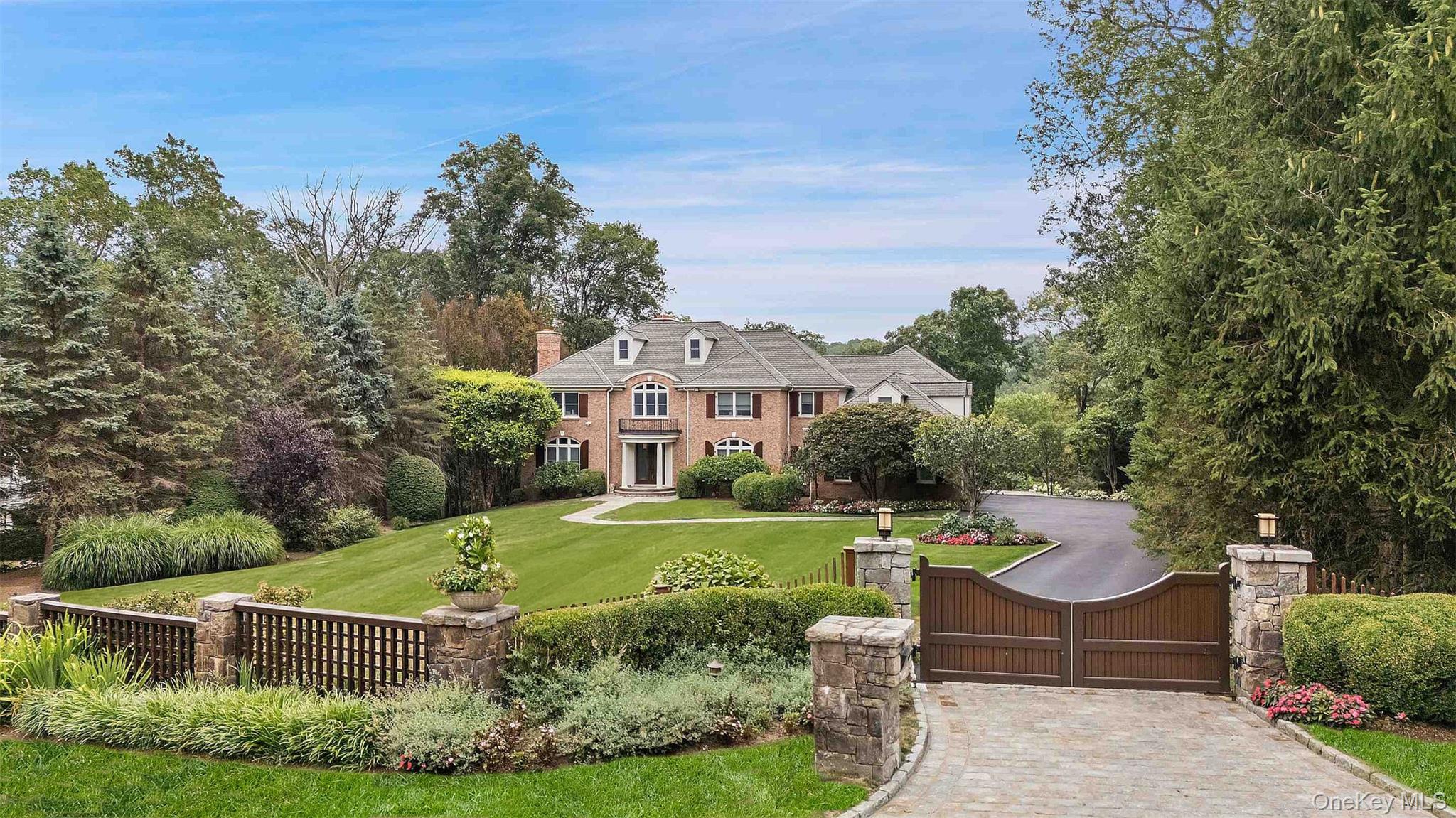 8 Ridgeview Circle Armonk, NY 10504 - Photo 1 of 37
