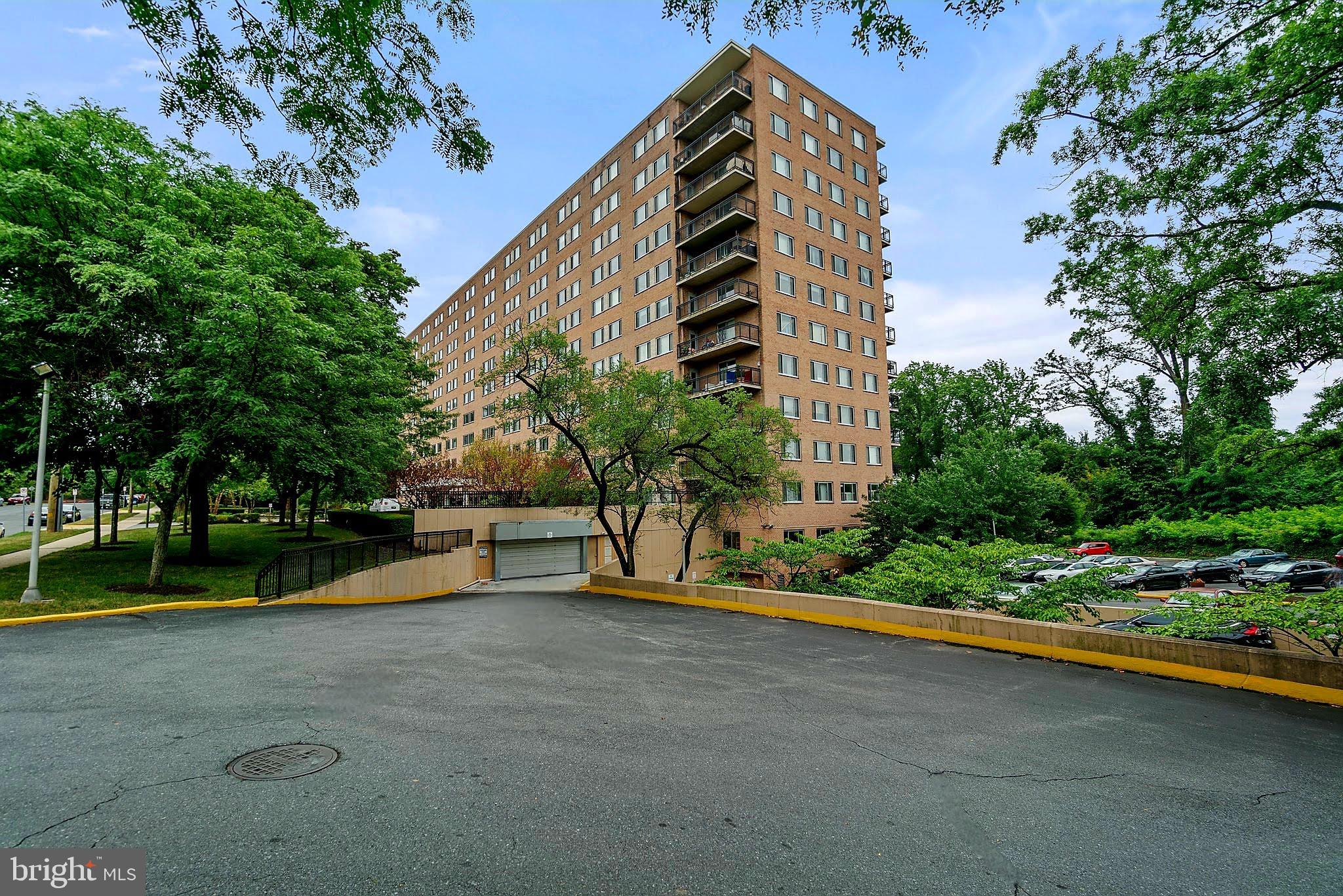 1900 Lyttonsville Road, Unit 903 Silver Spring, MD 20910 - Photo 4 of 34 Gallery Image 4