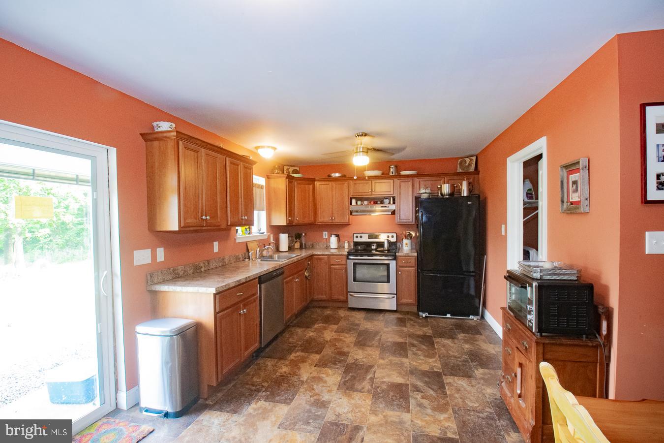 747 Lee Road Perkiomenville, PA 18074 - Photo 3 of 27 Gallery Image 3