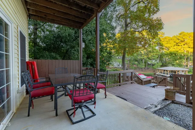 a view of game room with air conditioner and window
