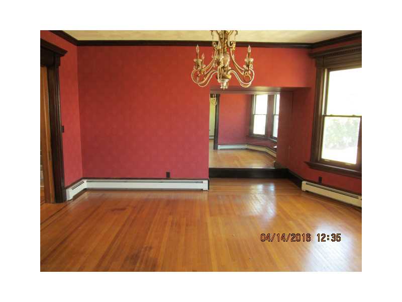 521 South Main Street Woonsocket, RI 02895 - Photo 8 of 21 Living Room.