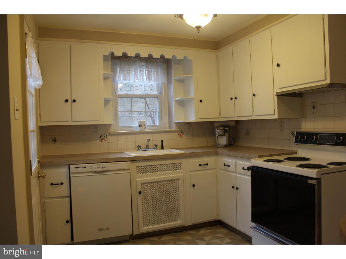 214 Parham Road Springfield, PA 19064 - Photo 6 of 19