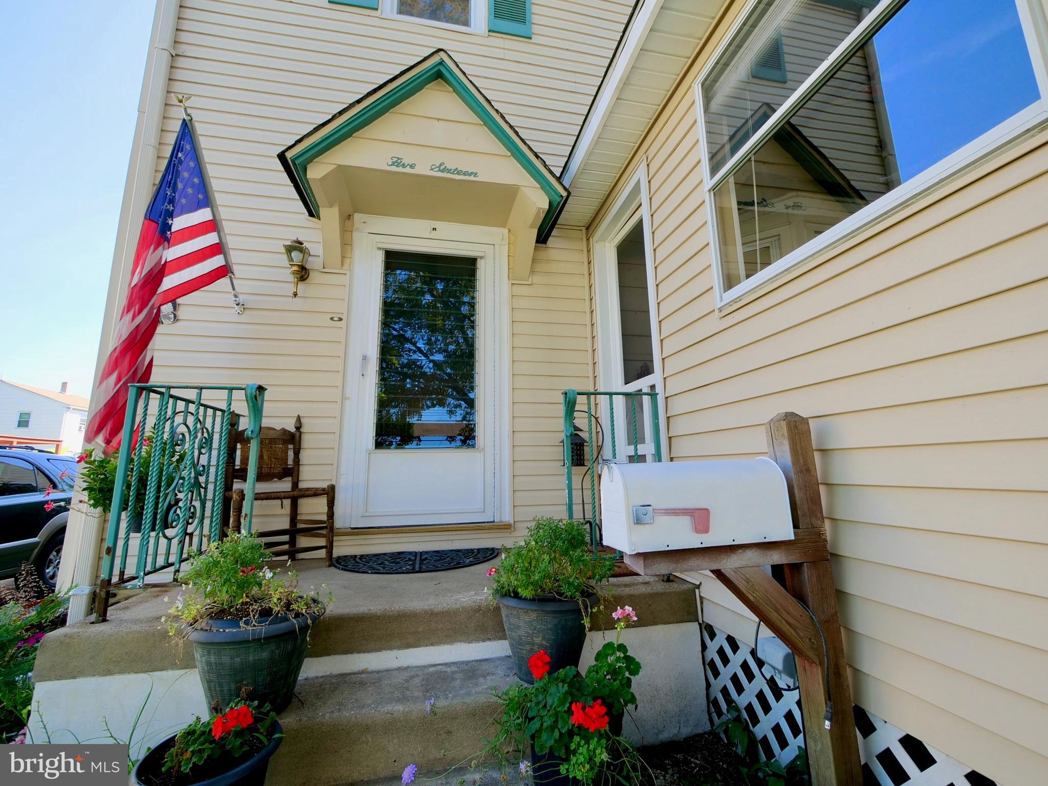 516 Rutledge Avenue Folsom, PA 19033 - Photo 2 of 28 Front Entrance