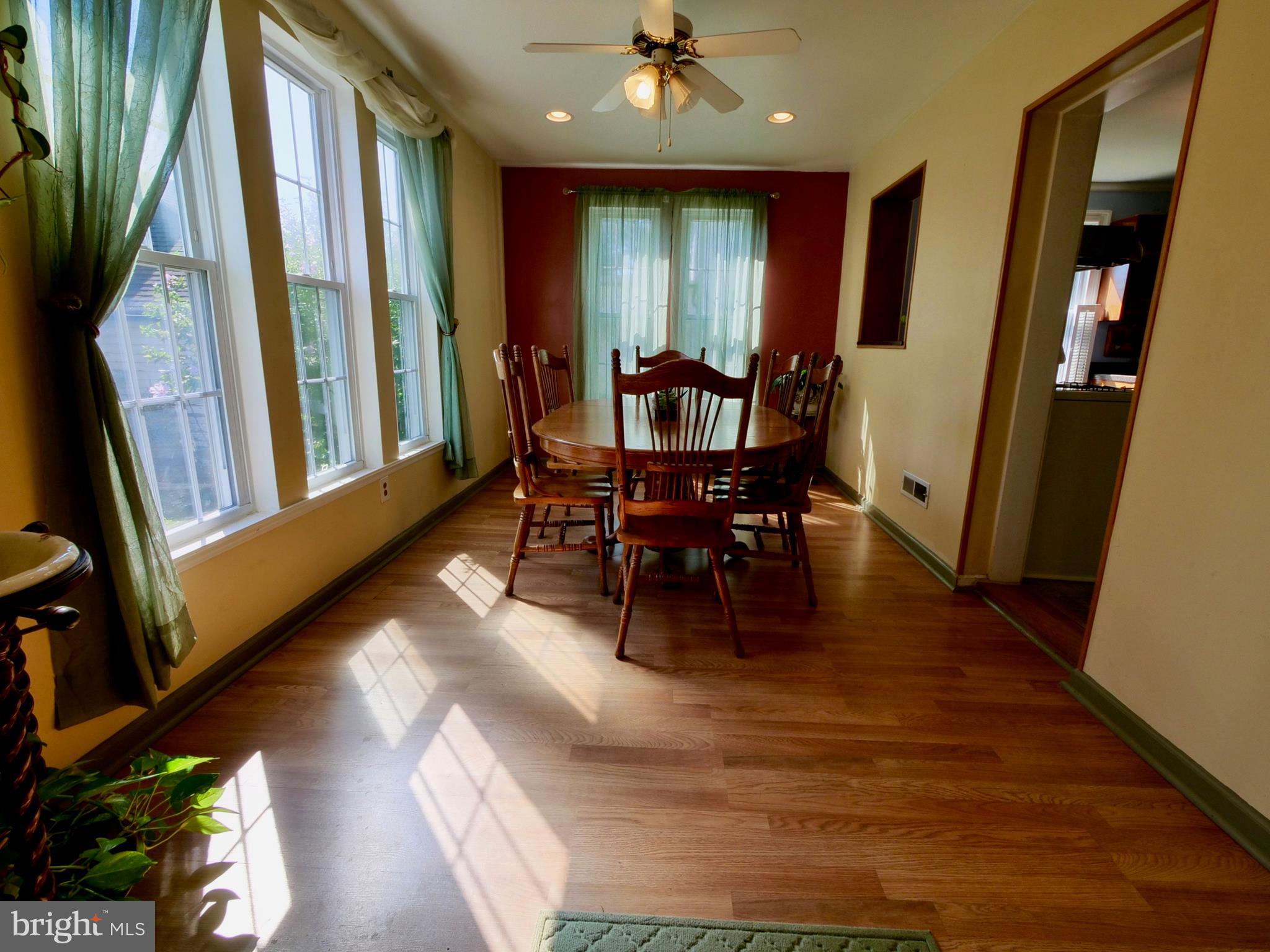 516 Rutledge Avenue Folsom, PA 19033 - Photo 11 of 28 Dining Room