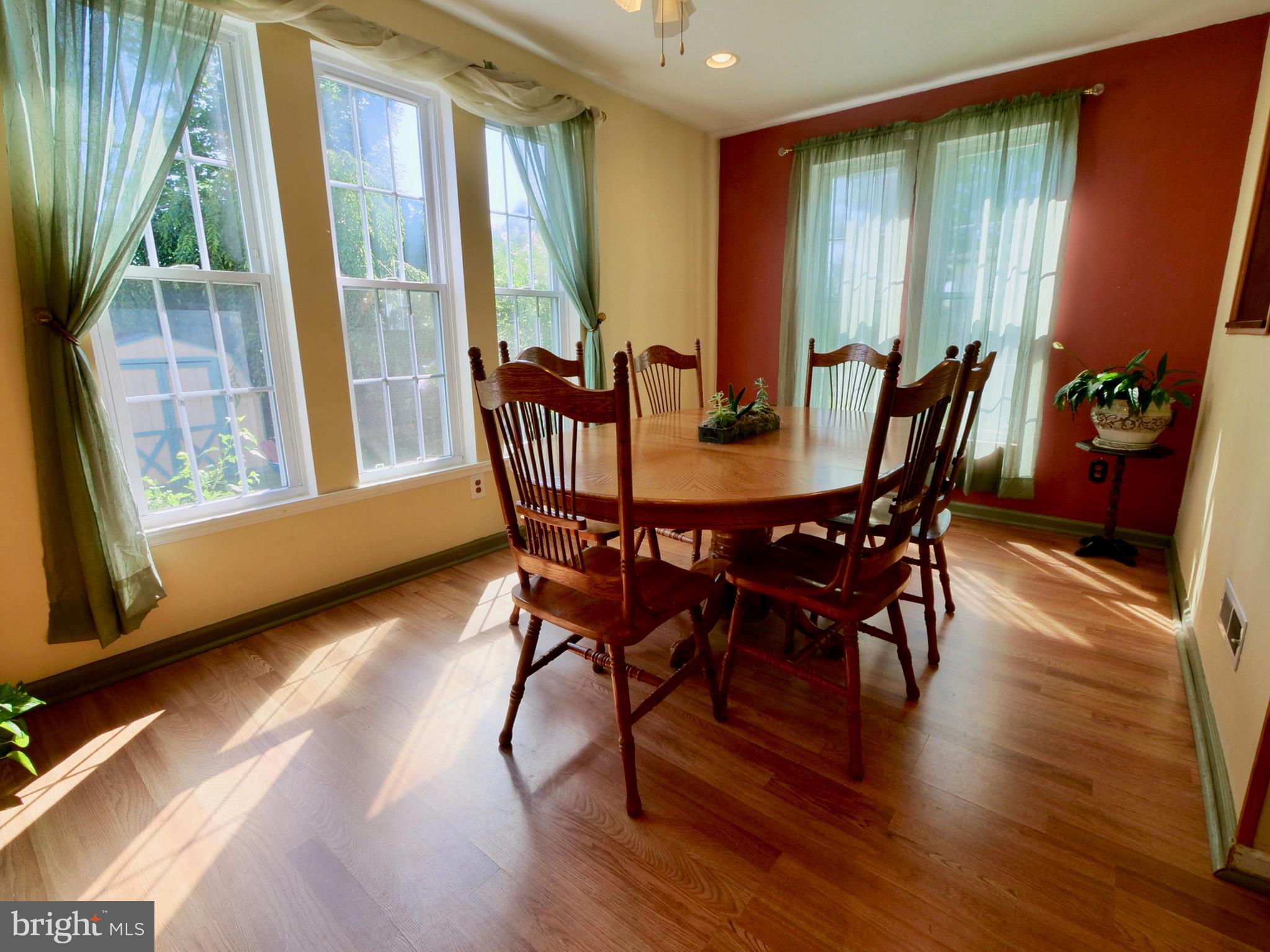 516 Rutledge Avenue Folsom, PA 19033 - Photo 12 of 28 Dining Room