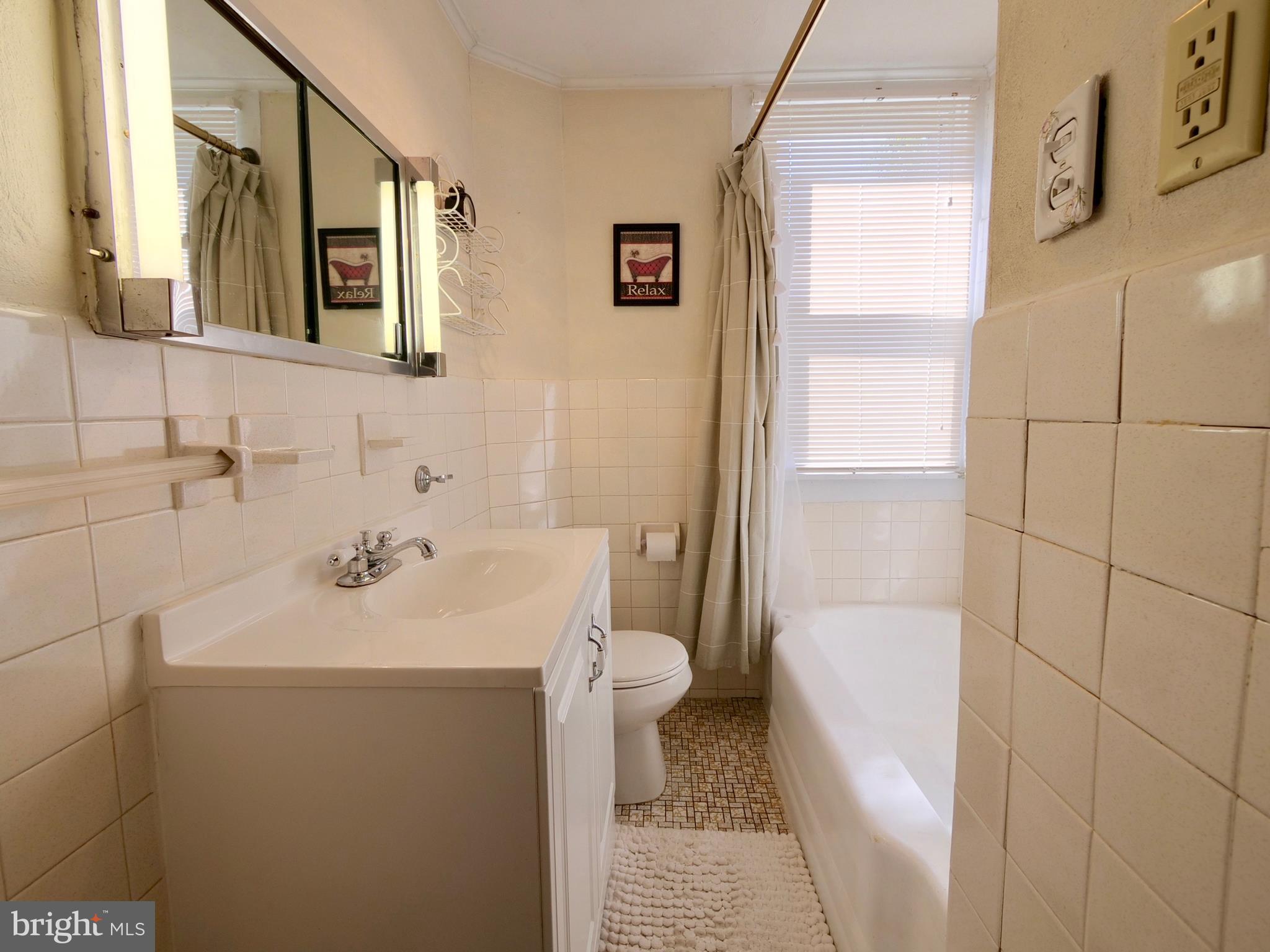 516 Rutledge Avenue Folsom, PA 19033 - Photo 17 of 28 Full Bath