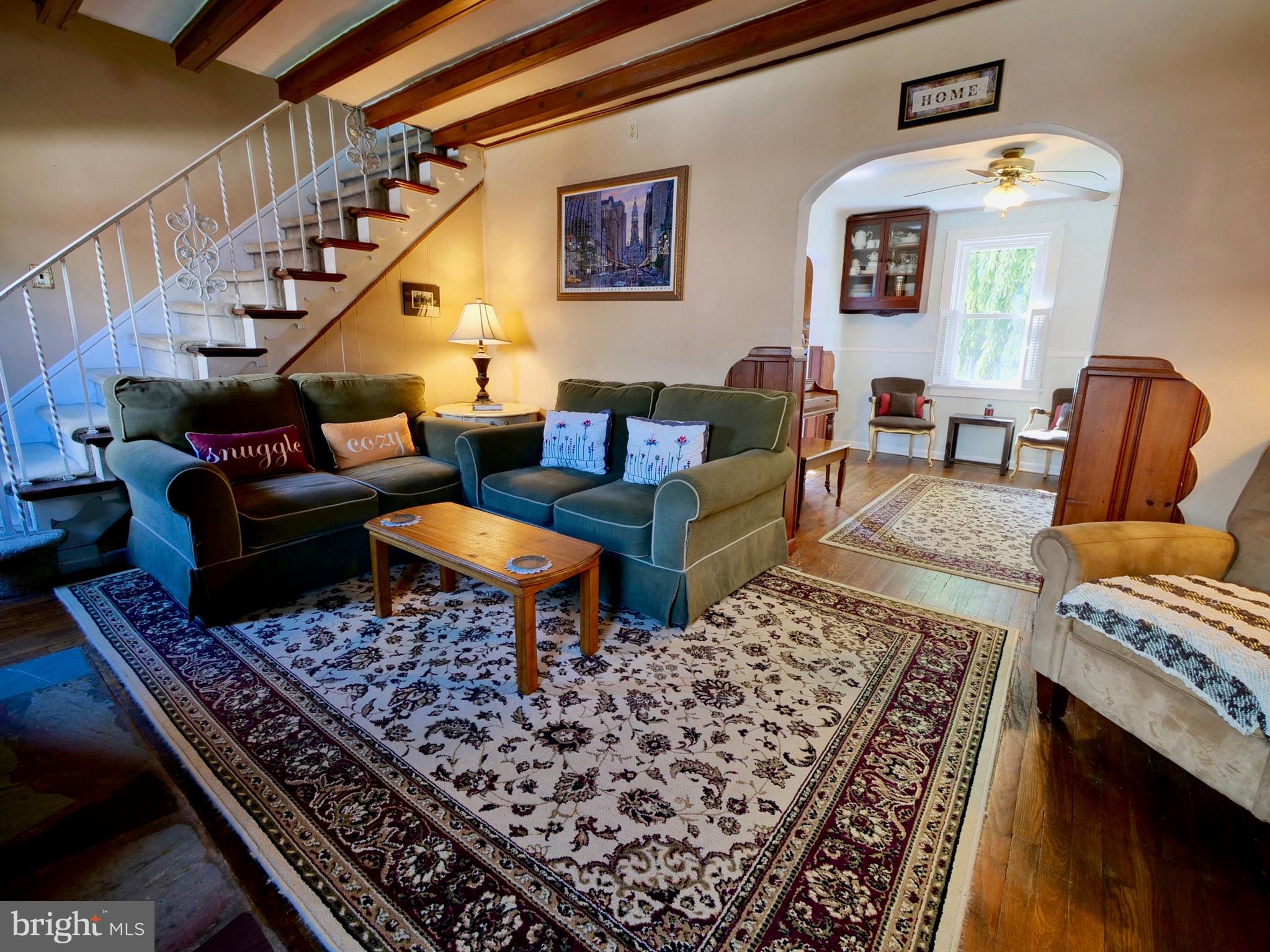 516 Rutledge Avenue Folsom, PA 19033 - Photo 5 of 28 Living Room