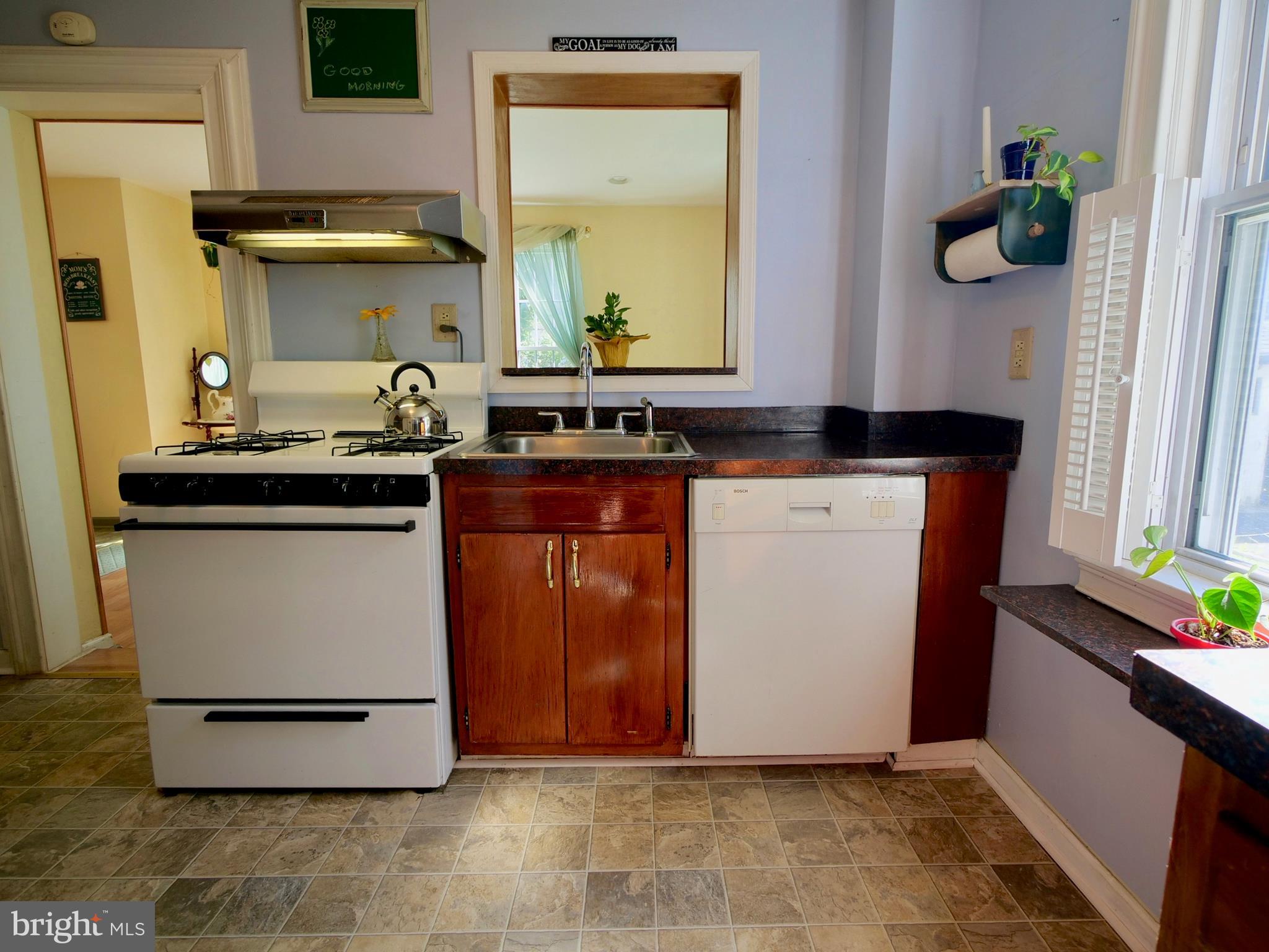 516 Rutledge Avenue Folsom, PA 19033 - Photo 9 of 28 Kitchen
