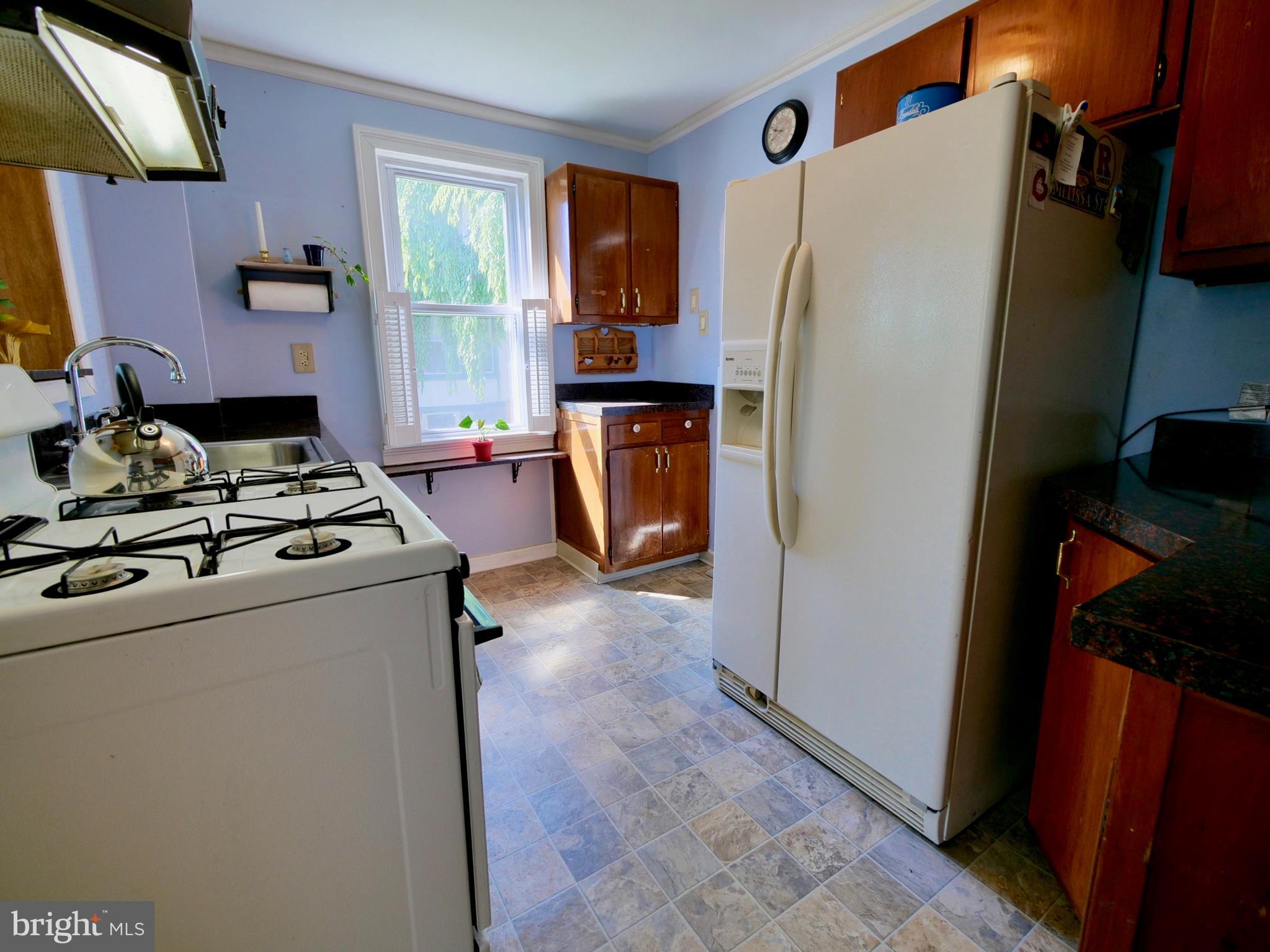 516 Rutledge Avenue Folsom, PA 19033 - Photo 10 of 28 Kitchen