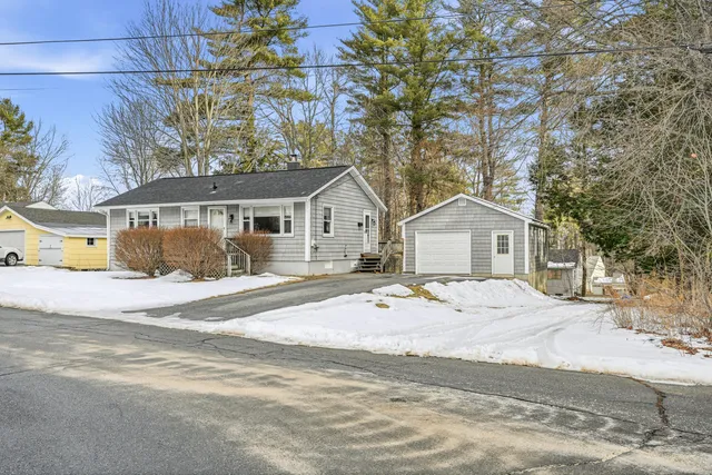 $275,000 | 8 Roberta Street, Farmingdale, ME 04344