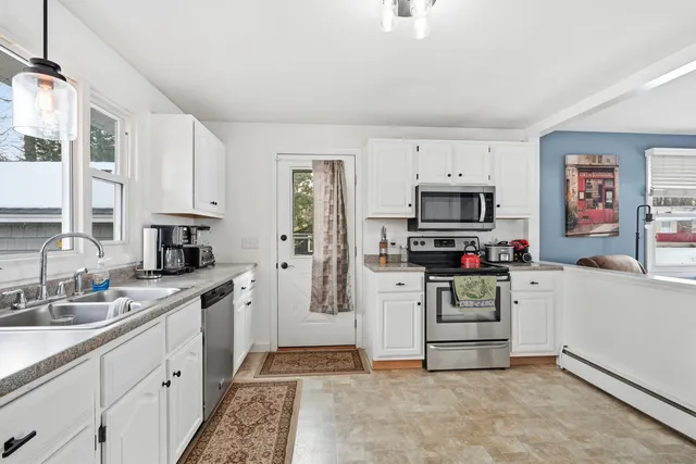 $275,000 | 8 Roberta Street, Farmingdale, ME 04344