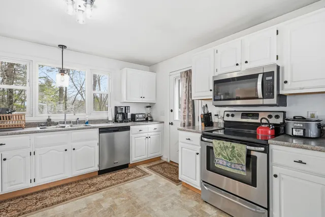 $275,000 | 8 Roberta Street, Farmingdale, ME 04344