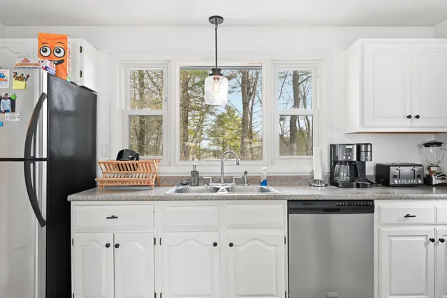 $275,000 | 8 Roberta Street, Farmingdale, ME 04344