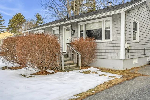 $275,000 | 8 Roberta Street, Farmingdale, ME 04344