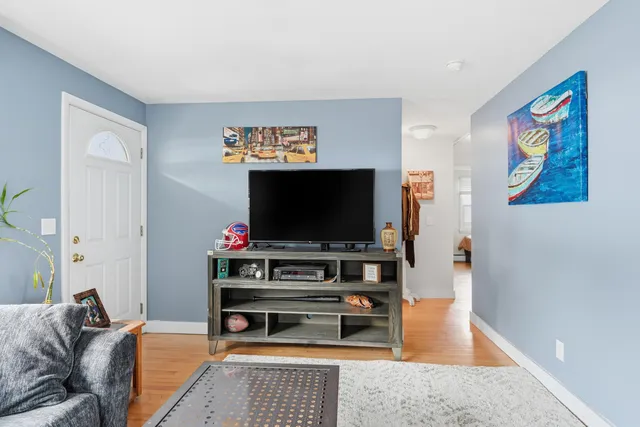 $275,000 | 8 Roberta Street, Farmingdale, ME 04344