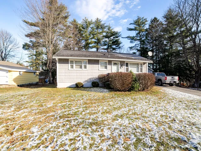 $275,000 | 8 Roberta Street, Farmingdale, ME 04344